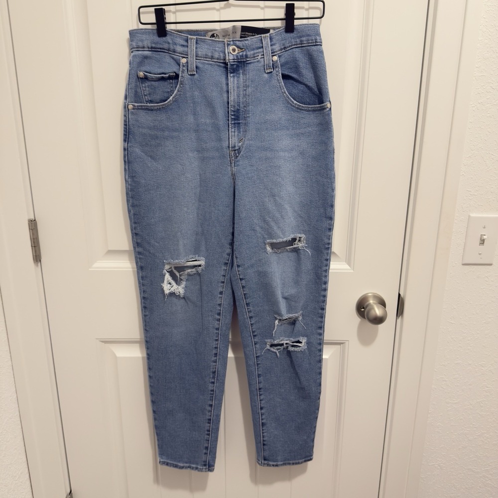 SilverTab Levi's Women's Mom Jean Distressed High Waisted Size 29x27